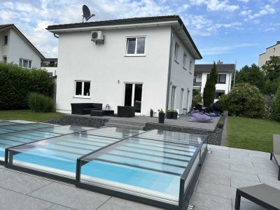 Einfamilienhaus mit Pool und Gartenhaus
