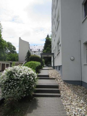 Erstebezug nach Sanierung! 2 Zi-Stadtwohnung mit Balkon und Aufzug!