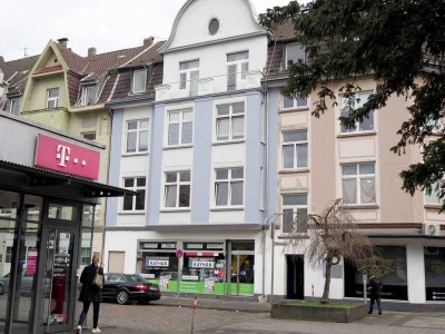 Erstbezug nach Sanierung: DU-Wanheimerort. 2,5 Zimmer Altbau direkt am Michaelplatz/ Ecke Fisch