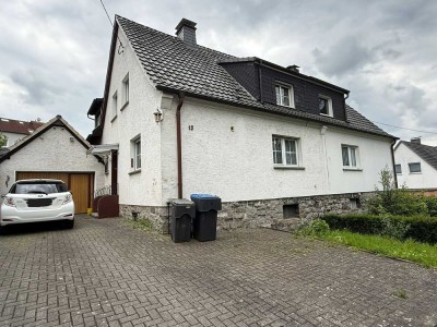 Großzügige Doppelhaushälfte mit Potenzial in ruhiger Lage