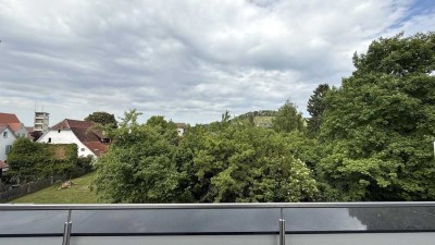 ** Wohnen im Herzen Metzingens - kernsanierte 3-Zimmer Wohnung mit tollem Ausblick **