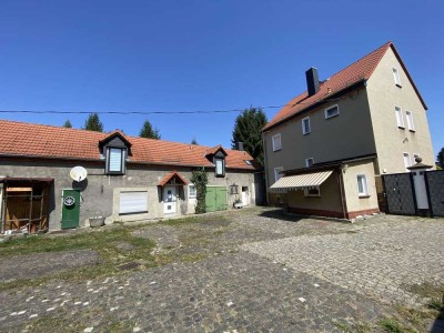Einfamilienhaus + Nebenhaus / 3-Seitenhof mit großem Garten in Zwenkau in Seenähe zu verkaufen