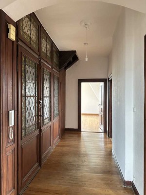 Großzügige Altbauetage in herrlicher Villa