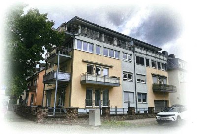 Stilvolle, sanierte 2,5-Zimmer-Erdgeschosswohnung mit geh. Innenausstattung mit Balkon und EBK