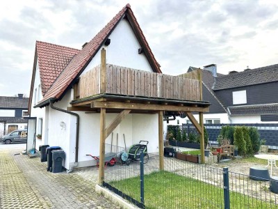 Schöne 4 Zimmer Wohnung  mit Balkon, Garten und  Carport