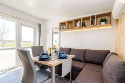 Stilvoller Holz-Bungalow mit Klimaanlage und Maßküche