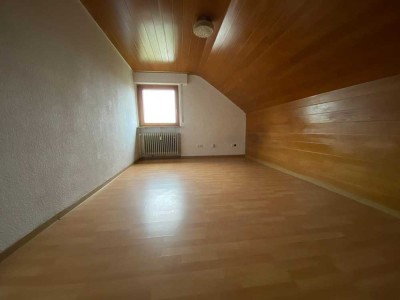 2-Zimmer-DG-Wohnung mit Einbauküche in Oberboihingen