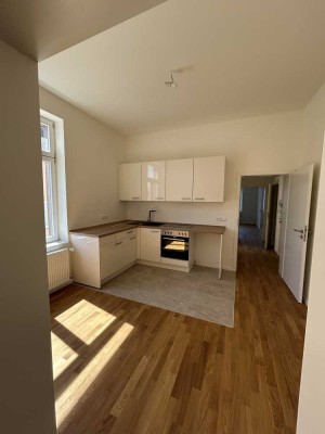 Erstbezug nach Kernsanierung, zwei Zimmer, Einbauküche, Weberstraße, Frankfurt