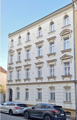 5-Zimmerwohnung mit Balkon in ruhiger Seitenstraße