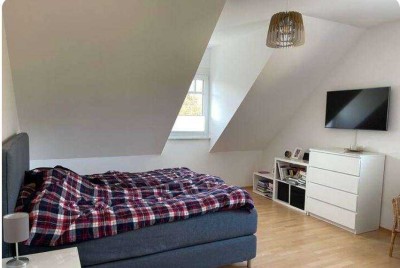 Top Lage - Wunderschöne 3-Zimmer-DG-Wohnung mit gehobener Ausstattung EBK, Garten nähe Golfplatz