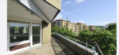 Penthouse-Wohnung mit großer Terrasse, Aufzug & Einbauküche – 2,5 Zimmer, 73 qm