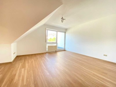 Tolle 2,5-Zimmer Dachgeschoss Wohnung mit Balkon und Küche in Korb-Kleinheppach zur Miete