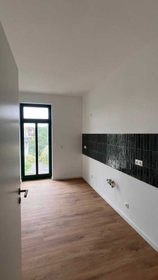 **ERSTBEZUG** - Attraktive 2 Zimmer-Wohnung - Bad+Dusche, Vinyl etc. (WE 9)