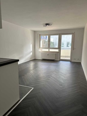 Exklusive 1-Zi. Wohnung mit großem Balkon und neuer Einbauküche