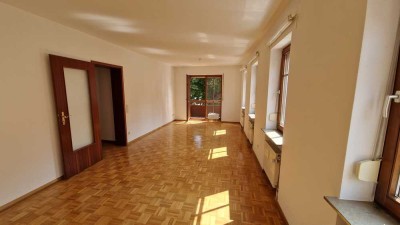Gepflegte helle 3-Zimmer-Wohnung mit Balkon, Einbauküche und Kellerraum in Leonberg