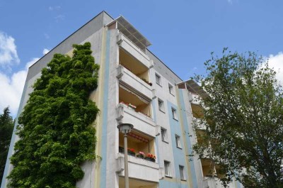 2-Zimmerwohnung mit Balkon und Laminatfußboden !
