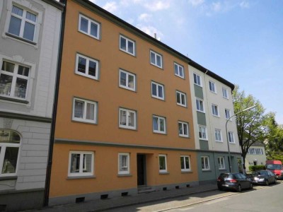 Sehr schöne, gemütliche 2,5 Raum Wohnung im 2.OG mit Balkon! Ruhige Lage!