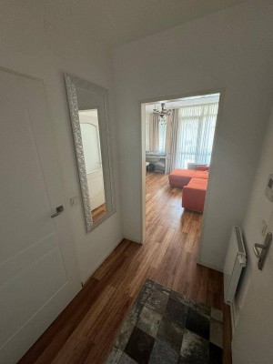 Möblierte klimatisierte 1-Zimmer Erdgeschosswohnung mit Terrasse und Garage