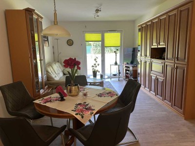 2-Zimmer Senioren-Wohnung (60+) in gehobener Ausstattung mit Terrasse und EBK in Rellingen