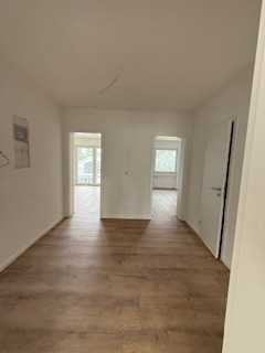 *Helle 3 Zimmmerwohnung inkl. Balkon und EBK*
