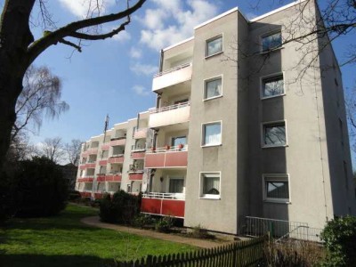 Sehr schöne 2-Zimmerwohnung im 3. OG mit Balkon und Laminat in zentraler Lage!