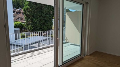 Hochwertige 2 Zi. Wohnung mit großem Balkon - im Grünen und doch zentral