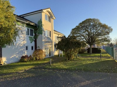 Haus mit Büro mit großer Gartenanlage und vielseitig nutzbarer Lagerhalle