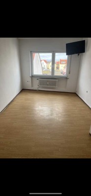 ***STUDENTEN AUFGEPASST!!**  1 ZIMMER IN EINER   4 ER WG WOHNUNG ZU VERMIETEN!***