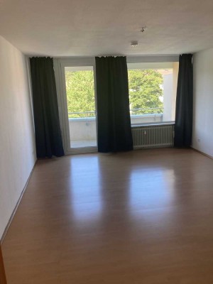 Neuwertige 1-Zimmer-Wohnung mit Balkon und Einbauküche in Kempten