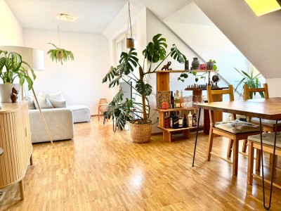 Helle 3-Zimmer Dachgeschosswohnung in Köln Sürth mit Balkon