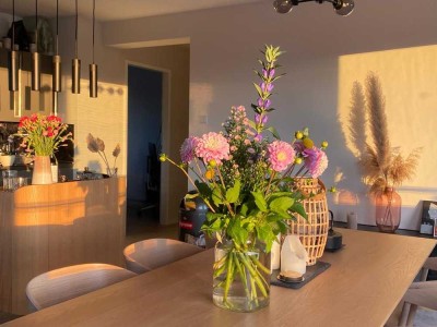 UNTERMIETE bis 07.2026 Geschmackvolle, 3-Zimmer-Penthouse-Wohnung mit lux. Ausstattung großer Balkon