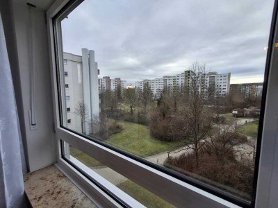 +++Geschmackvoll renovierte 2 Zi. mit Balkon und Einbauküche in Germering +++