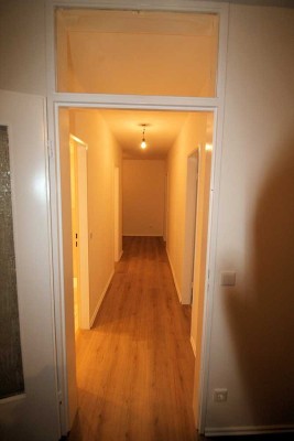 gut geschnittene, attraktive 2-Zimmer-Wohnung mit EBK und Balkon