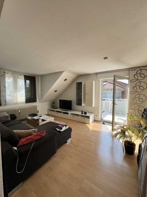 Helle 3,5 Zimmer Wohnung mit Balkon in zentraler Toplage