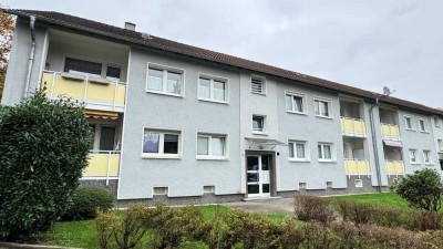 Ab sofort frei zur Selbstnutzung ! Geräumige 4- Raum - ETW im 4 - Familien- Haus mit Balkon !