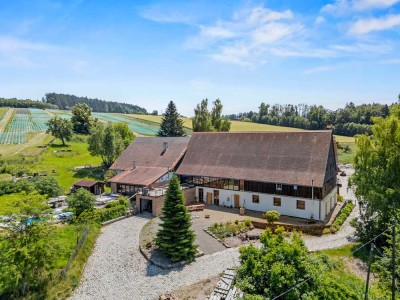 Idyllisches Hofensemble
in wunderschöner Natur