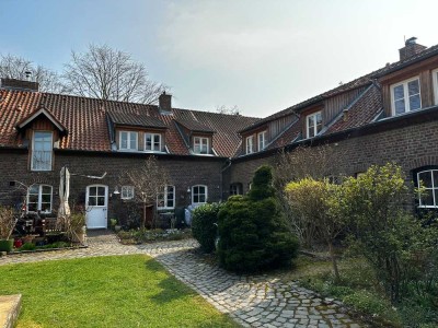 Sanierte 2 Zimmerwohnung in denkmalgeschützter Hofanlage in Köln-Dünnwald
