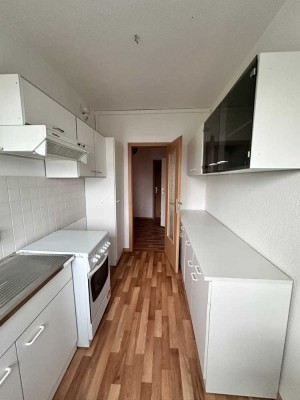 // 2 Monate Kaltmietfrei // helle große 2-Zimmer Wohnung mit Küche // Kautionsfrei !