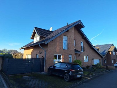 Geschmackvolle 3-Raum-Wohnung mit gehobener Innenausstattung mit Balkon