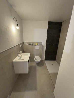 *ERSTBEZUG NACH SANIERUNG* *PROVISIONSFREI* 2-Zimmer-Souterrain-Wohnung