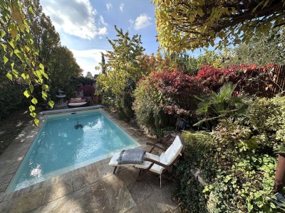 Eckreihenhaus mit uneinsichtigem Garten, Pool und zwei Stellplätzen!