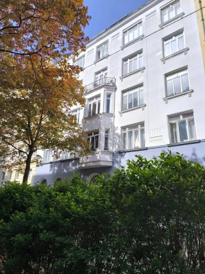 unbefristete 3 Zimmer DG Wohnung mit Wienblick, großer Terrasse, Aufzug, Etagenheizung, Wärmepumpe, im Dritten, zu mieten