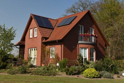 Günstiges 4-Raum-Einfamilienhaus mit gehobener Innenausstattung und EBK in Blender