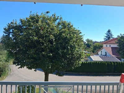 Ruhige,  2025 generalsanierte 2-Zimmer-Wohnung; Kontakt unter: 01520 143 98 42