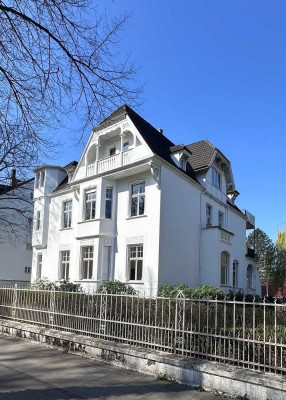 Belle Etage eines Jugendstiljuwels in ehemaliger industriellen Villa samt Garten in Düsseldorf