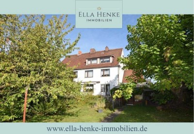 Charmante, gemütliche Doppelhaushälfte zum Modernisieren mit schönem, großem Garten.