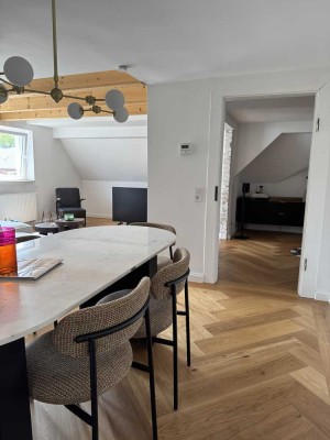 Hochwertige vollmöblierte Loft-Wohnung, inkl. 30qm Spitzboden