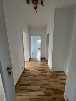 Helle und geräumige 3-Zi-Whg in ruhiger Lage, nur Zweipersonenhaushalt!