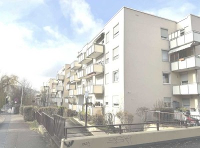 Vollständig renovierte 3-Zimmer-Wohnung mit Balkon und Einbauküche in Stuttgart