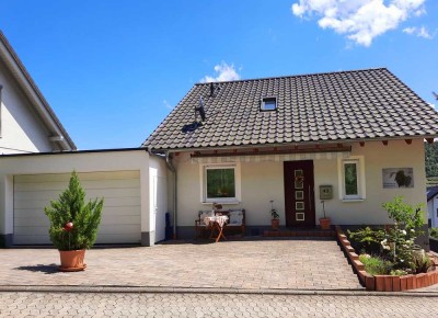 Attraktive Eigentumswohnung mit Sauna, Doppelgarage und hochwertiger Ausstattung in ruhiger Lage